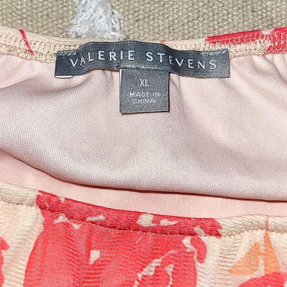 Peplum style floral blouse wear 2 ways - Picture 2 of 7